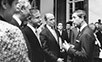 Grndung des Gro?britannien-Zentrums 1995 Der Prince of Wales 1995 an der Humboldt-Universit?t, im Gespr?ch mit dem frheren Britischen Botschafter in Deutschland Sir Nigel Broomfield, Prof. Dr. Jrgen Schlaeger und Prof. Dr. Gnter Walch.